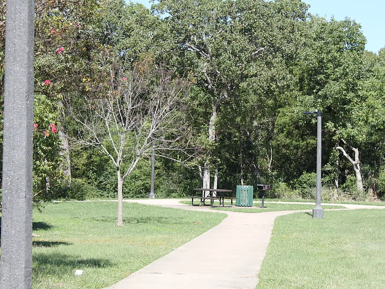 2403 Bosque Dr #B — Photo 17