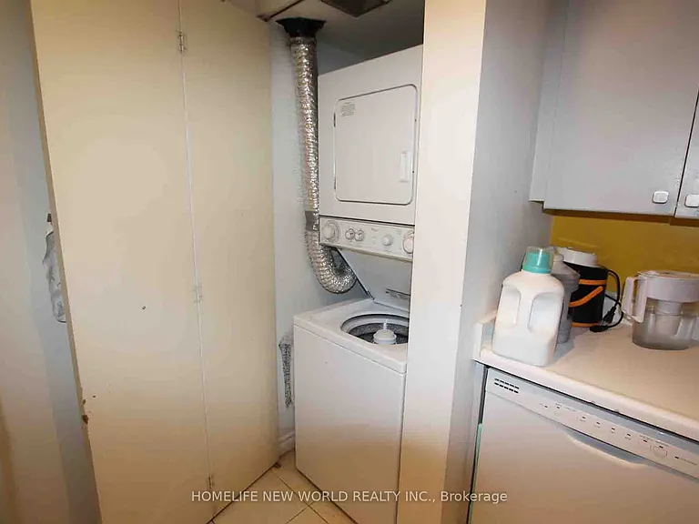 1001 Bay St #2012 — Photo 8