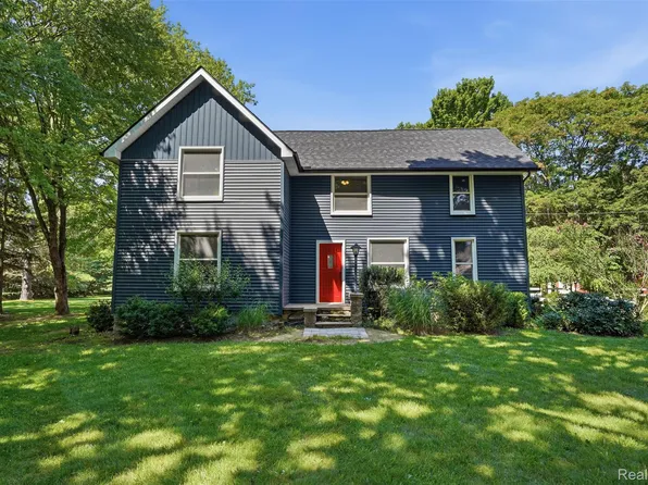 8880 Cedar Lake Rd, Pinckney, MI 48169