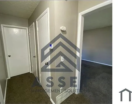 1612 Melinda Ln — Photo 6