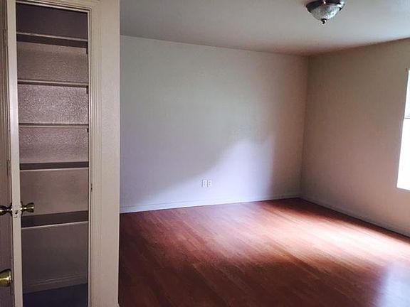 5th image of 161 Highview Ln