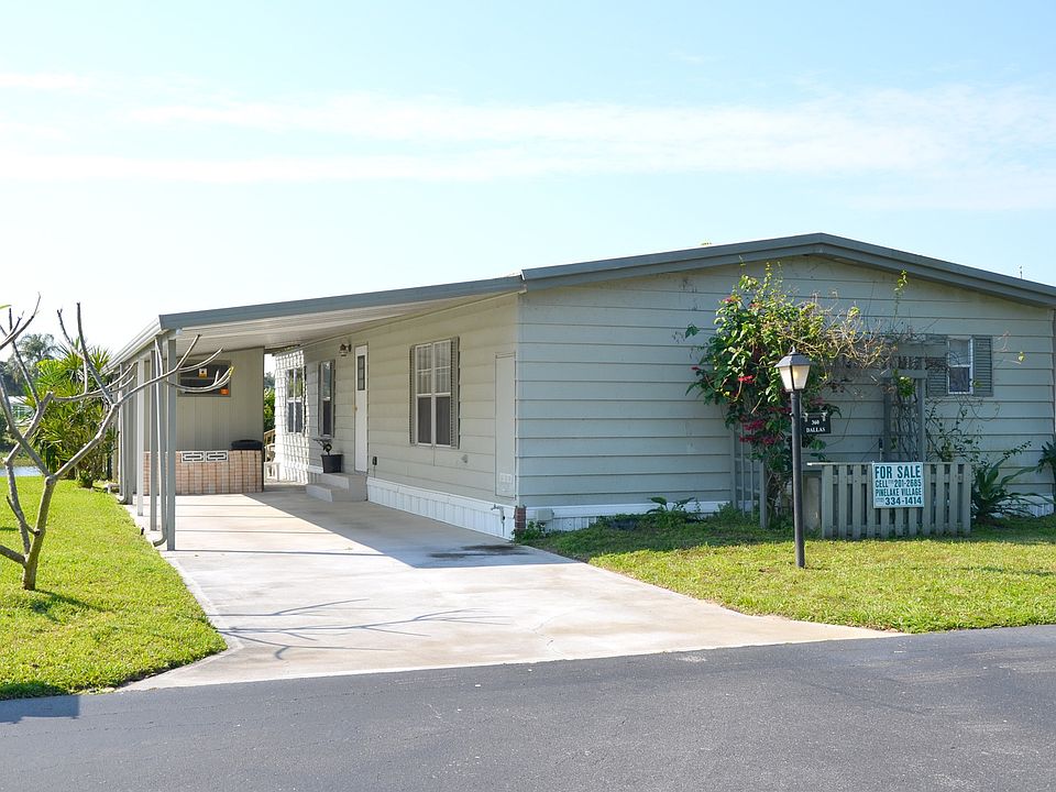 1st image of 360 NE Jade Cir