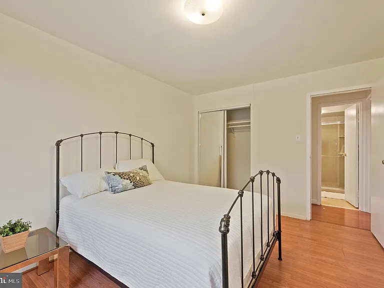 2401 Washington Cir NW #H-803 — Photo 23