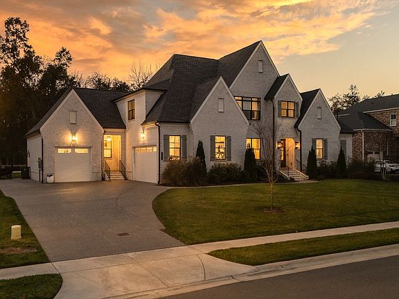 4th image of 1047 Sinatra Dr