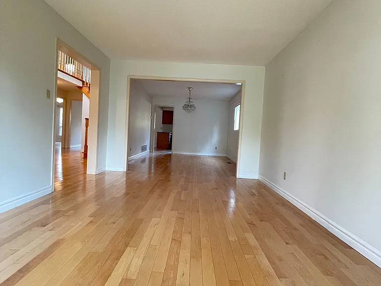 38 Southgate Cres — Photo 7