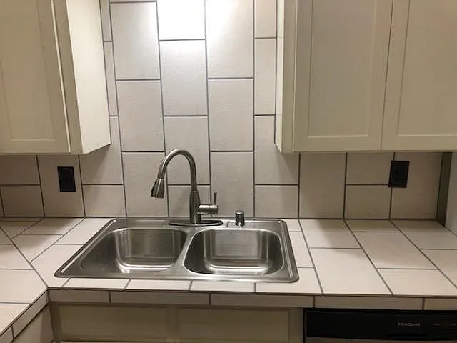 2 bed, 765 sqft, $1,300 — Photo 3