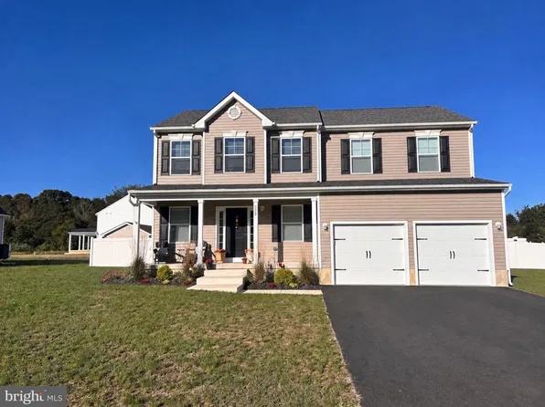 920 Chapel Dr, Vineland, NJ 08361