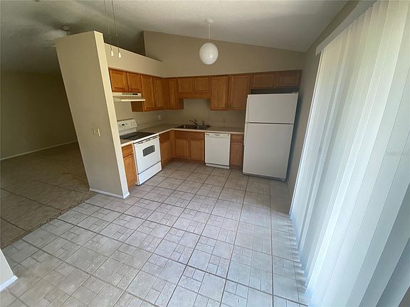 3rd image of 930 Bryan Ct