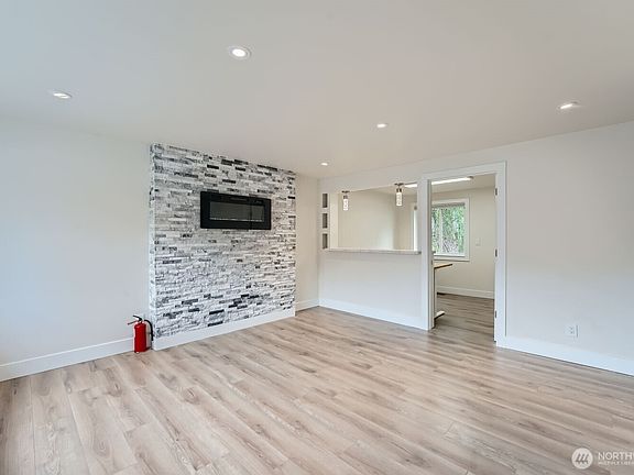 4th image of 1409 Union Avenue NE