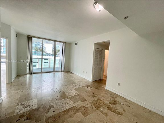 5th image of 520 NE 29th St #901