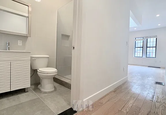 Rented by Zjama Realty Corp | media 21