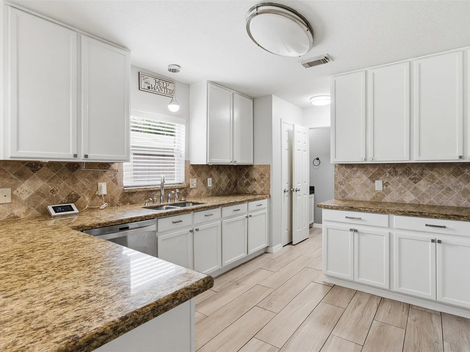3 bed, 2.5 bath, 1812 sqft, $2,300 — Photo 4