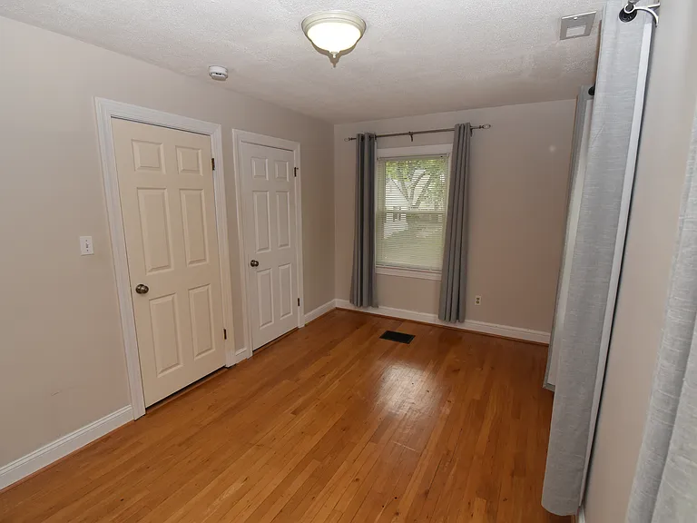 2901 Meadow View Rd — Photo 22