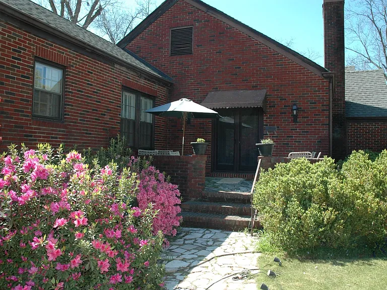 329 Country Club Rd — Photo 3