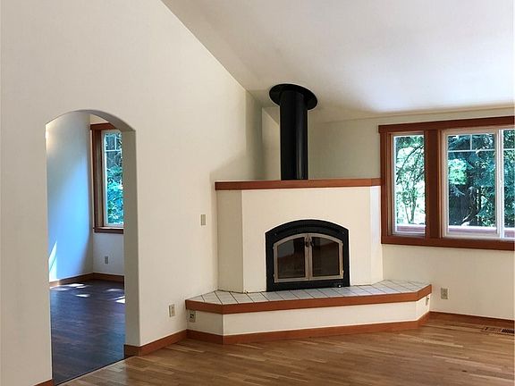 3rd image of 8461 Ferncliff Ave NE