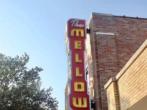 Mellow Mushroom is just around the corner