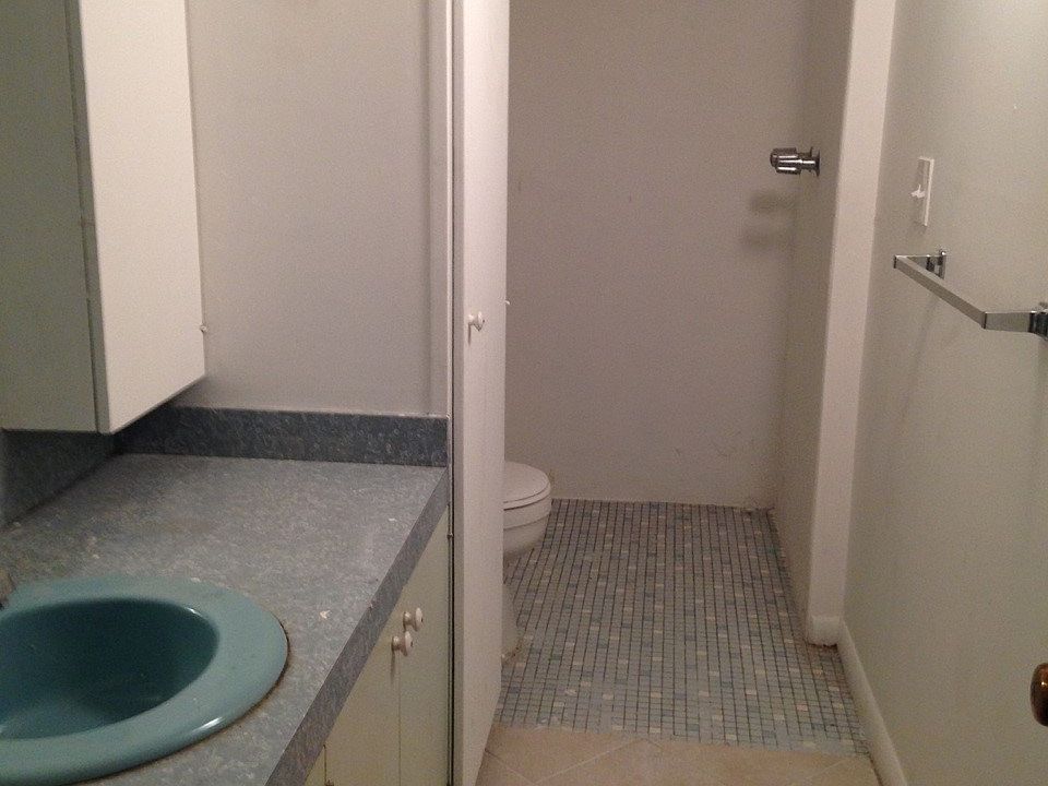 2nd image of 44 E York St
