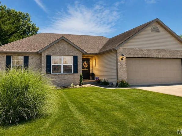 2 Meadowbrooke Dr, Troy, IL 62294