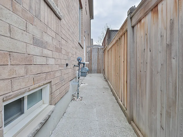 186 Cosgrove Dr #BASEMENT — Photo 6