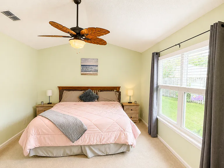 102 Summer Dr — Photo 24