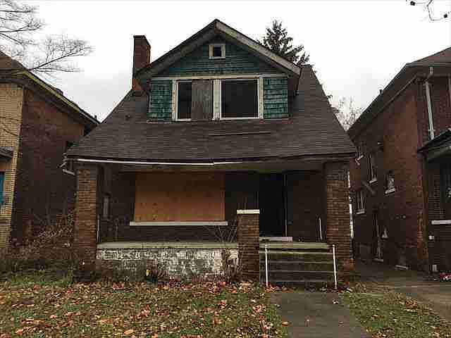 3290 Clairmount