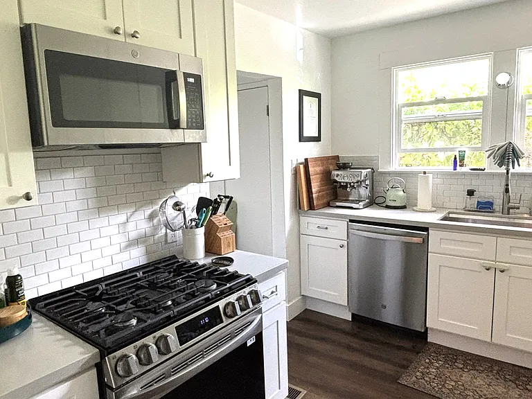 429 E Bellevue Ave — Photo 15