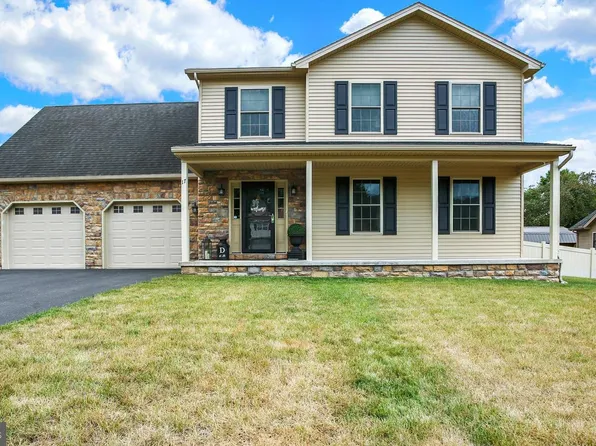 17 Pennsboro Dr, Enola, PA 17025