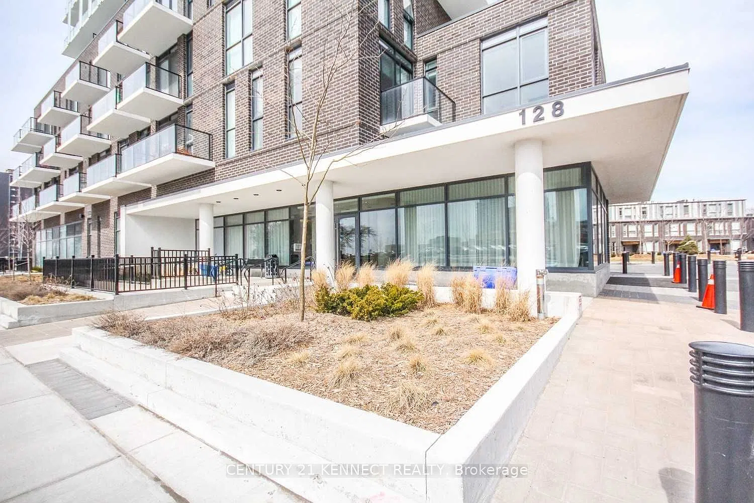 128 Fairview Mall Dr — Photo 3