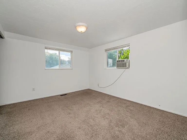 8228 S 1750 W — Photo 12