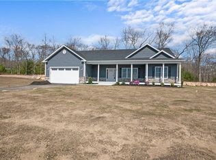 8 Jessica Lee Ct, Coventry, RI 02816