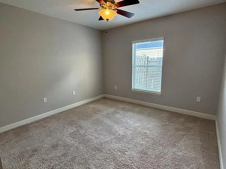 11827 Crusselle Dr — Photo 23