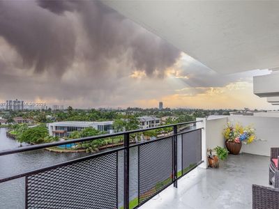 401 Golden Isles Dr APT 605, Hallandale, FL, 33009