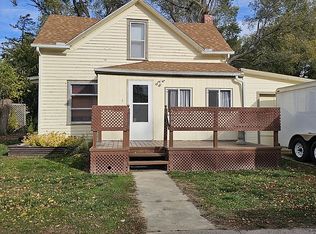 208 E 2nd St, Plankinton, SD 57368