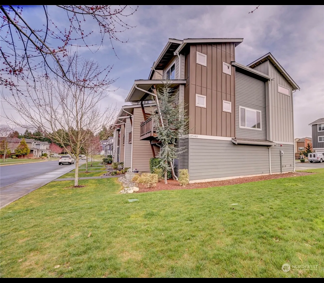 3 bed, 2.5 bath, 1819 sqft, $2,900 — Photo 1