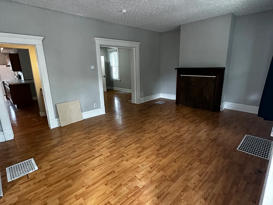 34 E Maynard Ave