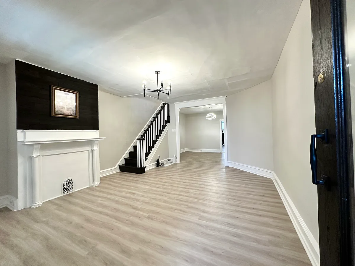 Building Photo - 6139 Elmwood Ave