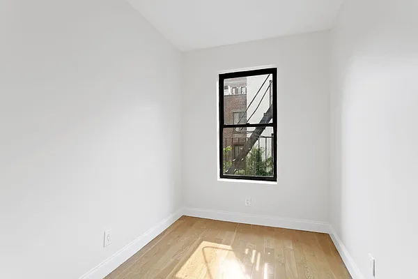 Rented by Anchor Associates | media 7