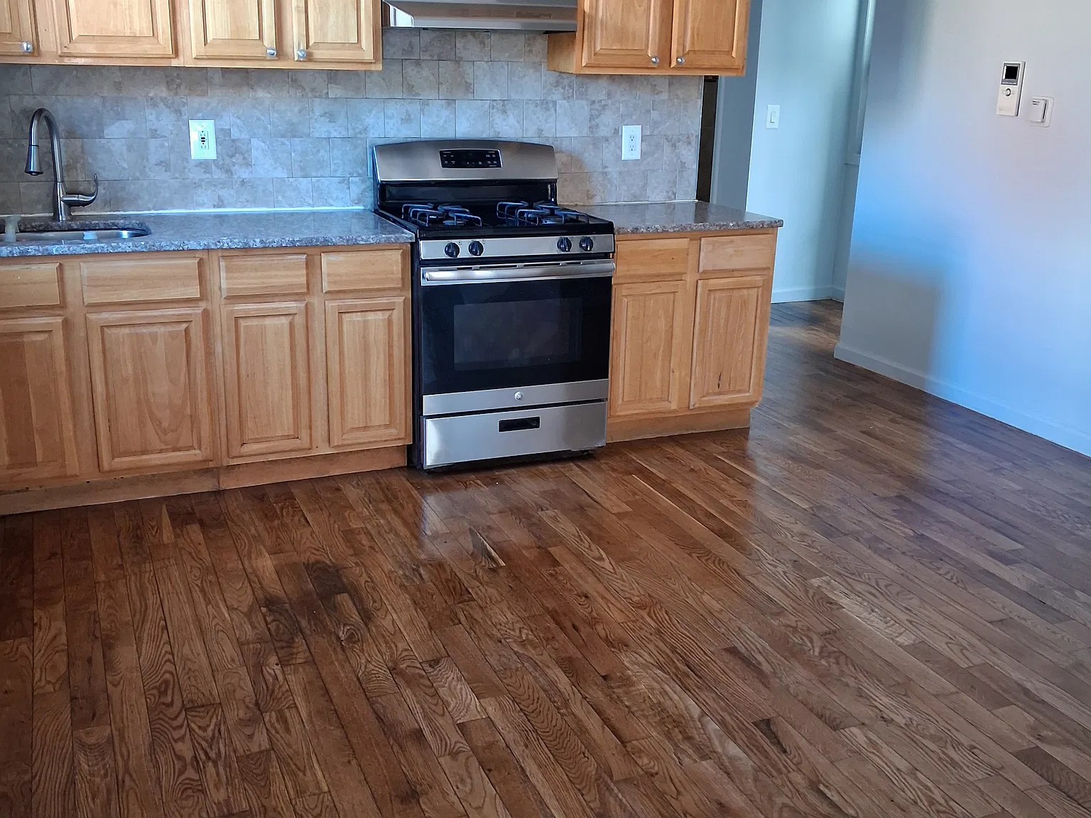 4 bed, $3,725 — Photo 2