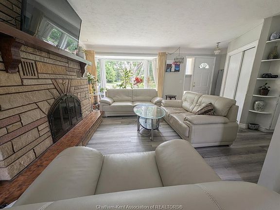 4th image of 79 Dunvegan Dr