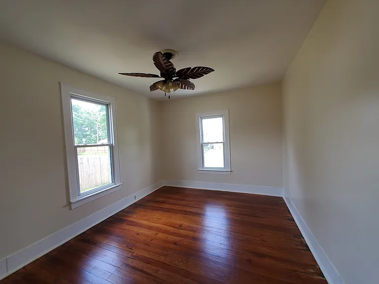 1419 Windsor Ave — Photo 8