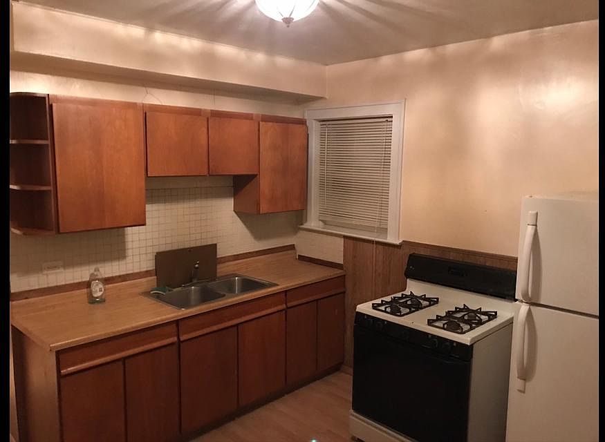 1st image of 4242 W Melrose St #1
