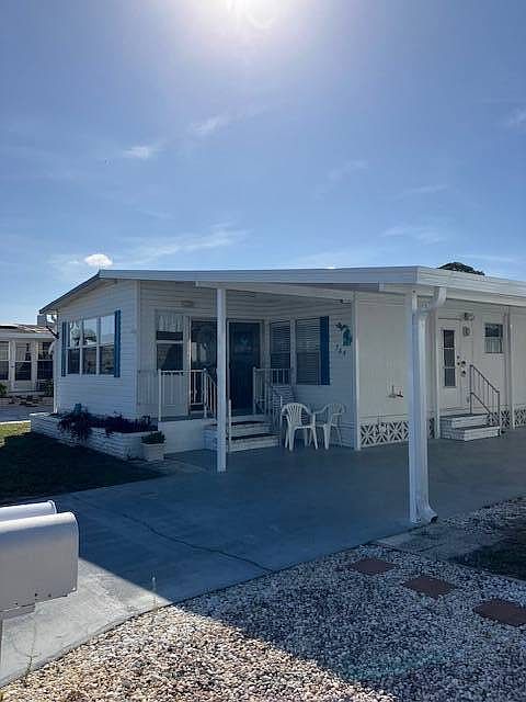 1st image of 384 Sanibel St