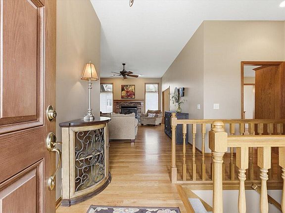 3rd image of 400 Forest Glen Dr