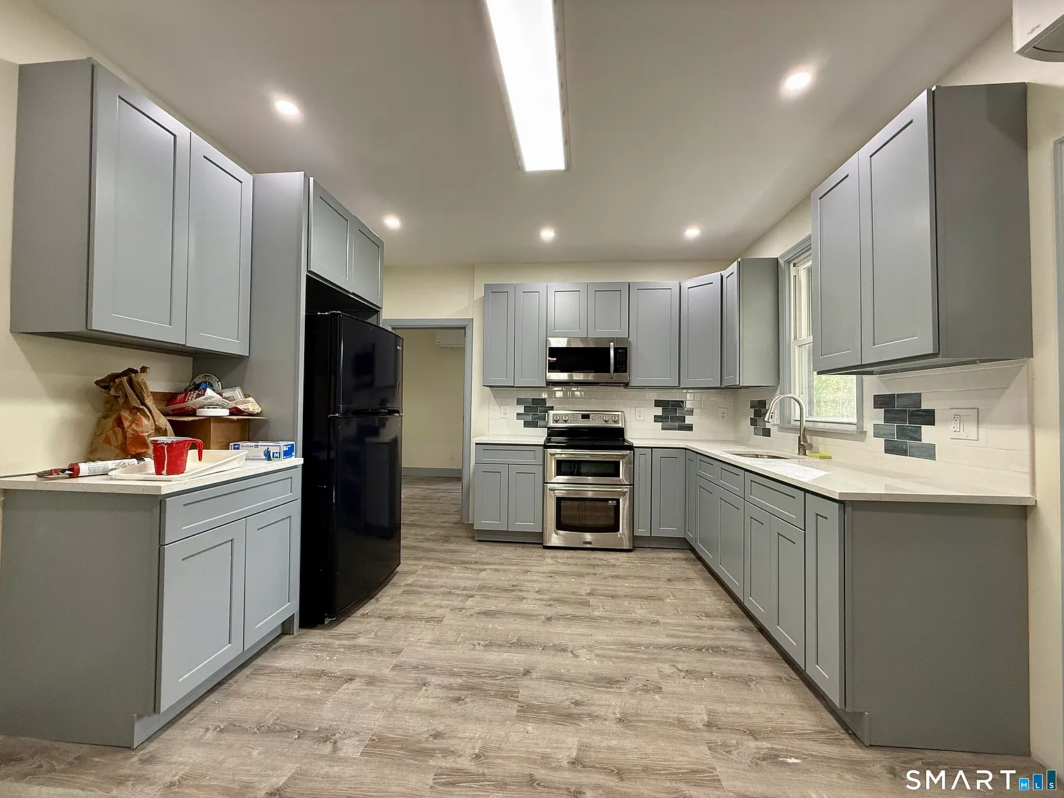 5 bed, 2.0 bath, 1100 sqft, $3,300 — Photo 4