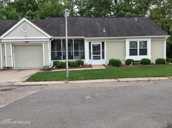 876B Winchester Court, Manchester, NJ 08759