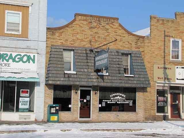 1st image of 916 Ludington St