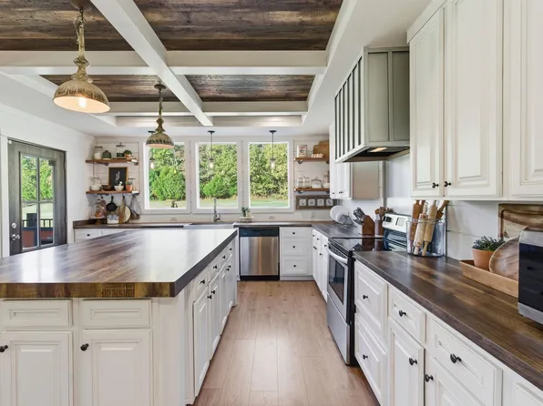 1833 Preacher Holt Rd, Mount Pleasant, TN 38474