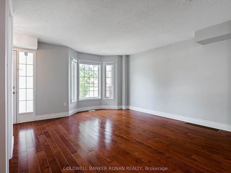 77 Montgomery Blvd — Photo 14