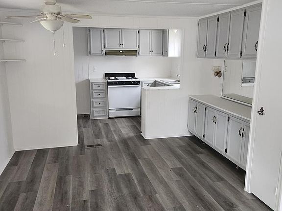 3rd image of 525 Pine Dr