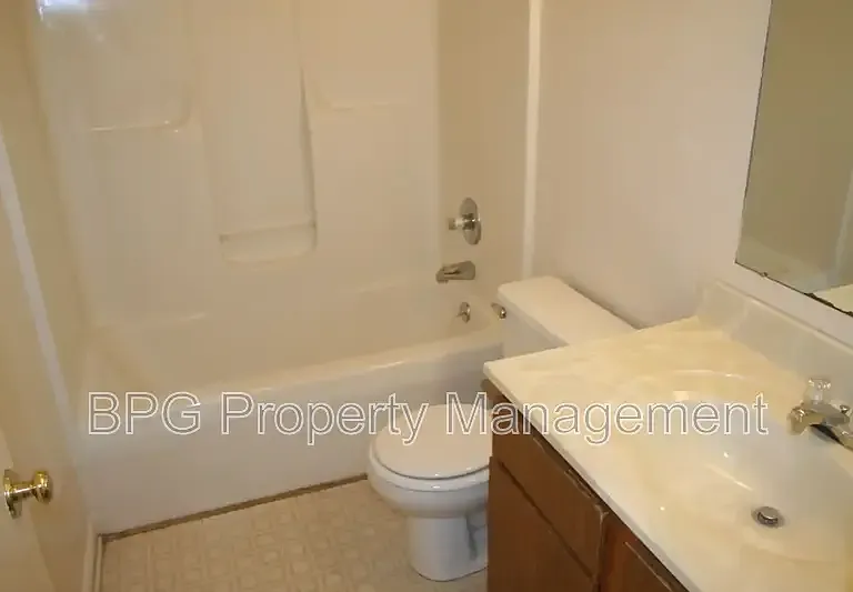 601 Hamlet Ave #D — Photo 12